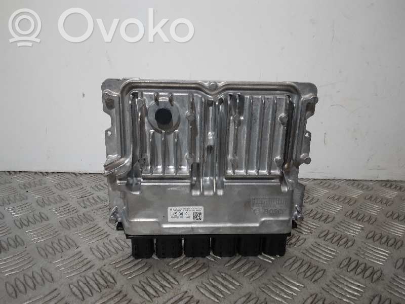 BMW 1 F40 Engine control unit/module 