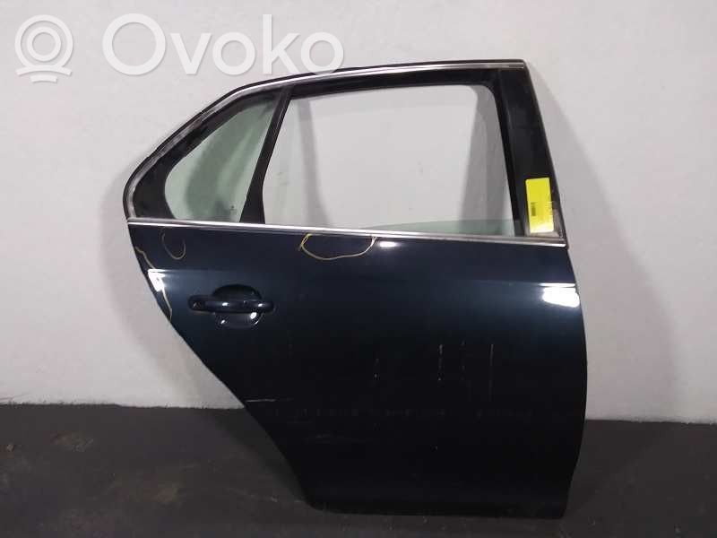 Volkswagen Jetta V Aizmugurējās durvis 