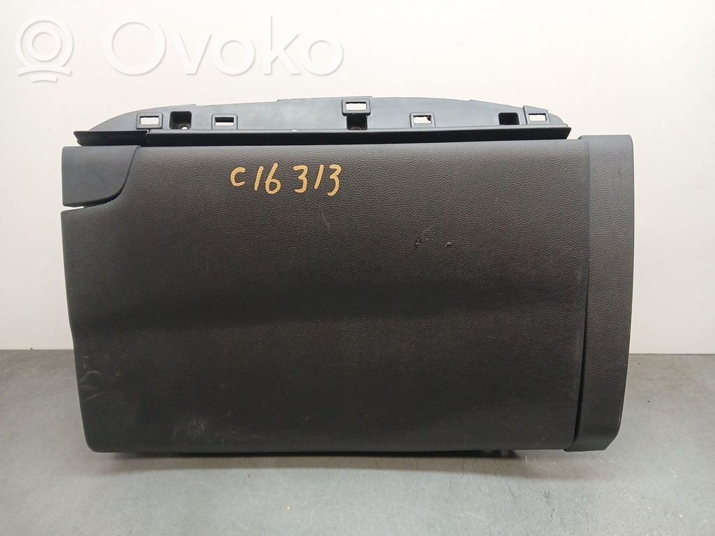 Ford S-MAX Glove box 