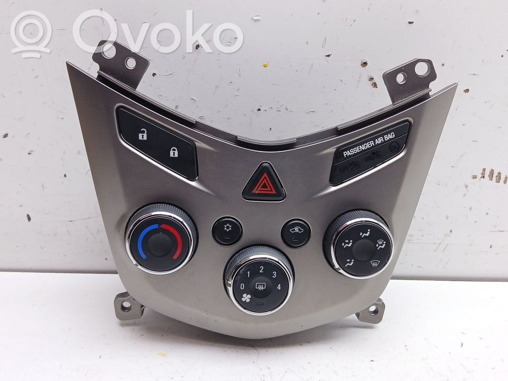 Chevrolet Aveo Climate control unit 