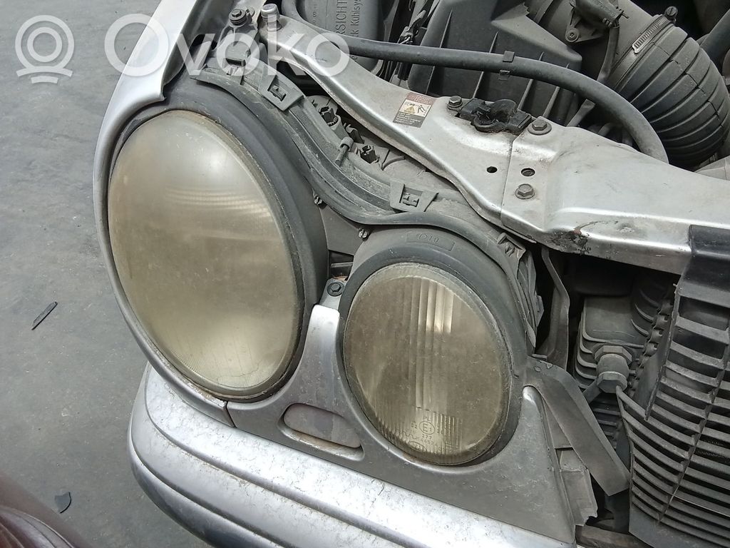 Mercedes-Benz E W210 Faro/fanale 