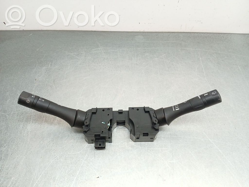 Nissan Juke I F15 Interruptor de control del panel de luces