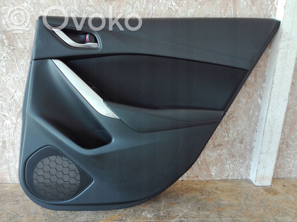 Mazda 6 Takaoven verhoilu 