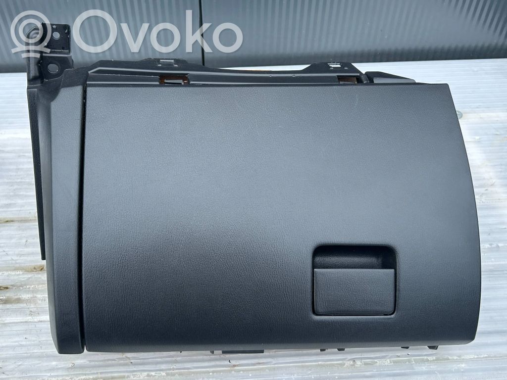 Mazda 3 III Daiktadėžės (bordačioko) komplektas 