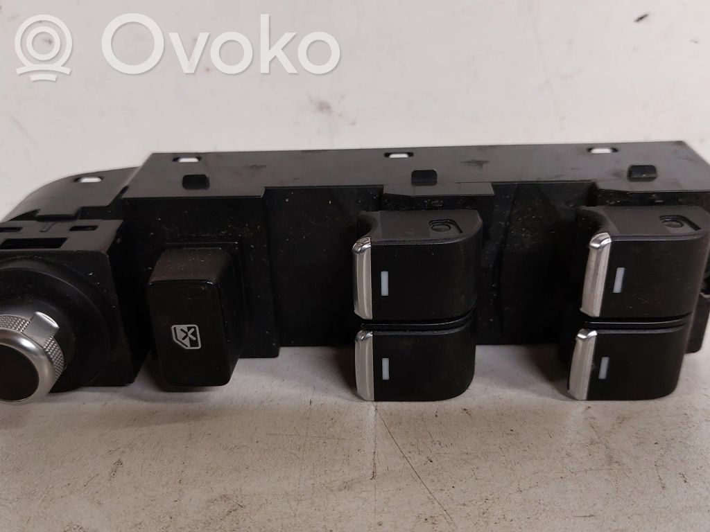 Electric window control switch   GMM666350,GMM666350