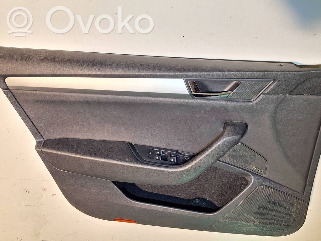 Skoda Superb B8 (3V) Boczki / Poszycie drzwi przednich 