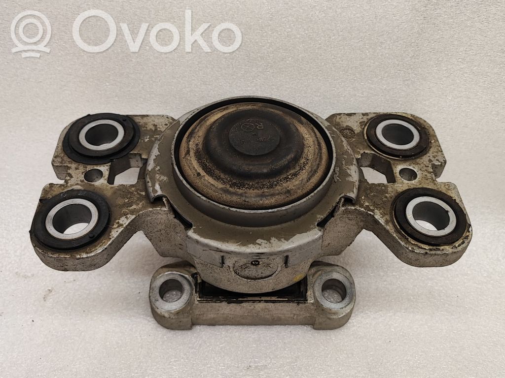 Volvo V70 Engine mount bracket 