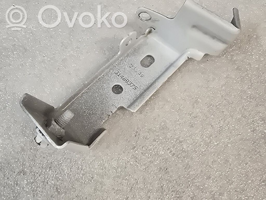 Volvo XC40 Uchwyt / Mocowanie błotnika przedniego 