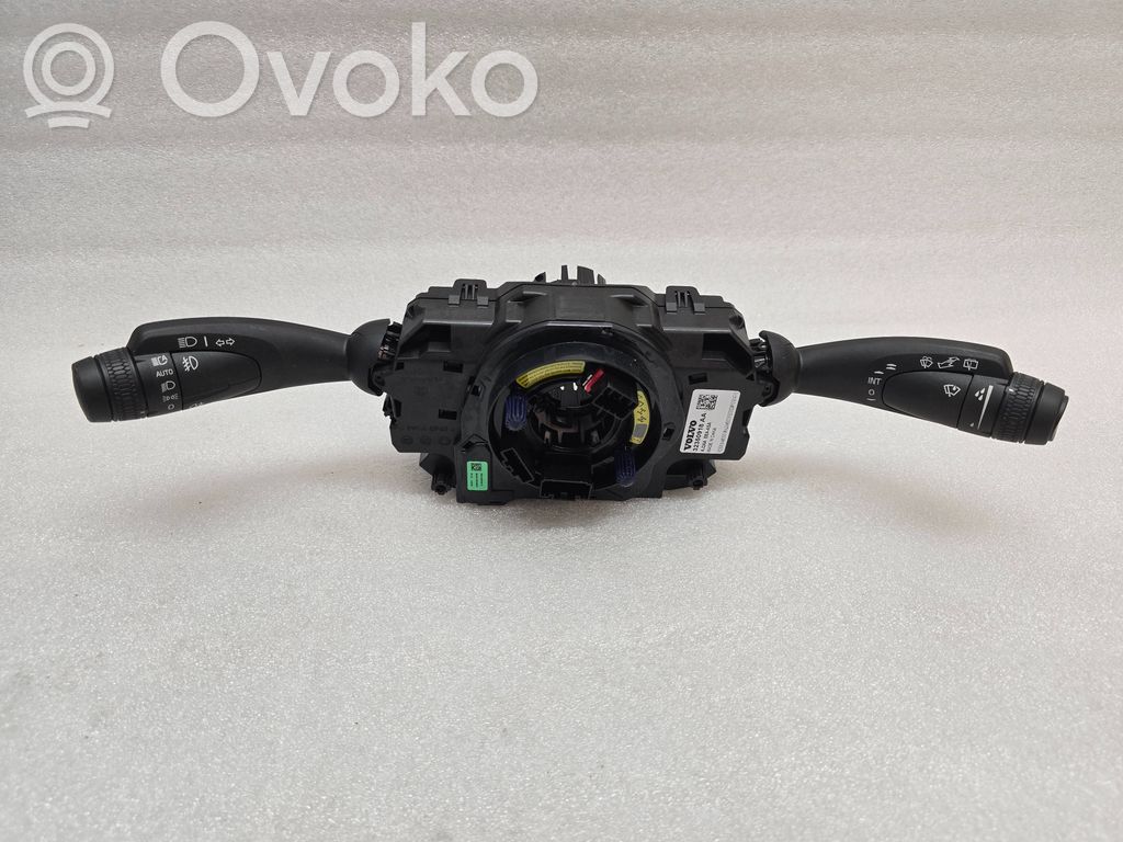 Volvo XC40 Interruptor/palanca de limpiador de luz de giro 