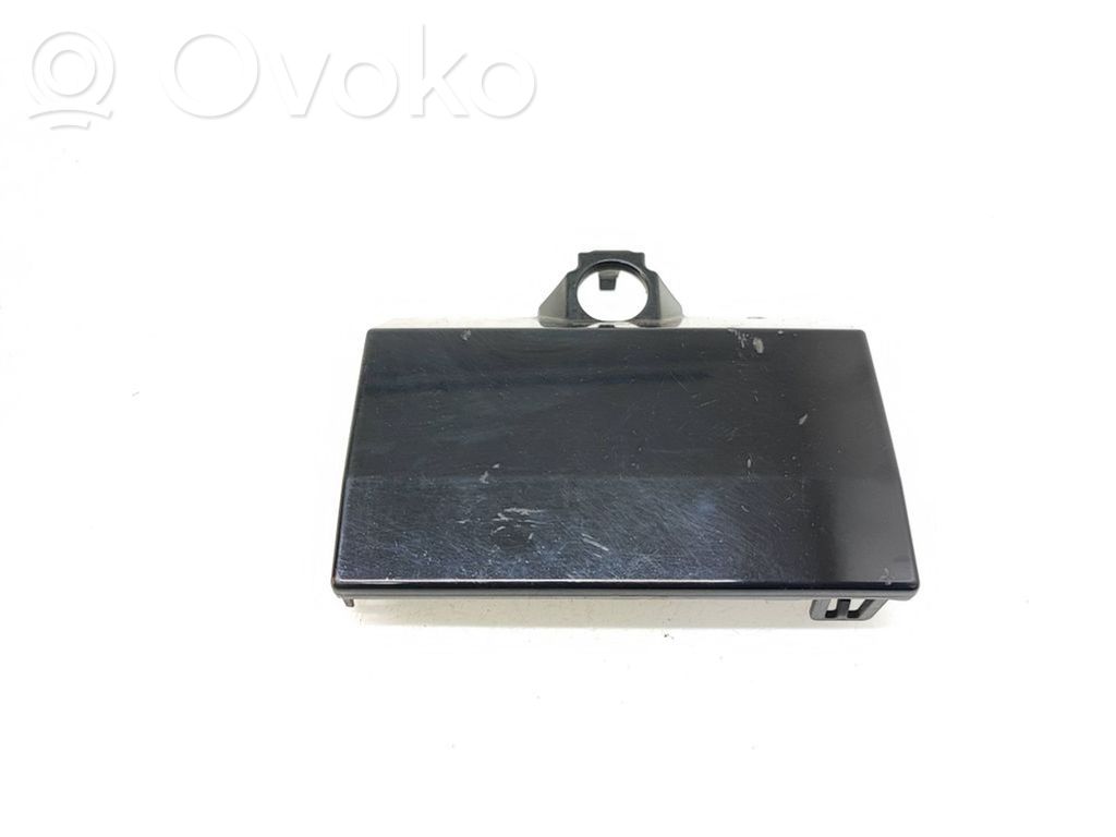 Distronic sensor bracket   31698056,31689736,31689735