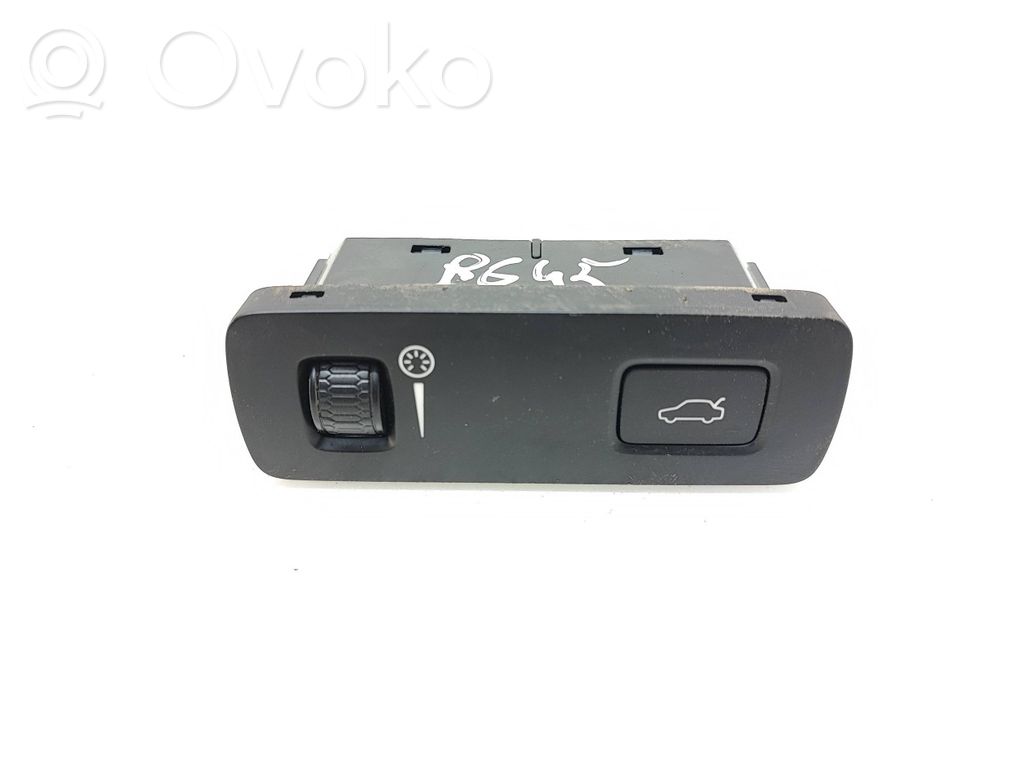 Polestar 2 Tailgate opening switch 