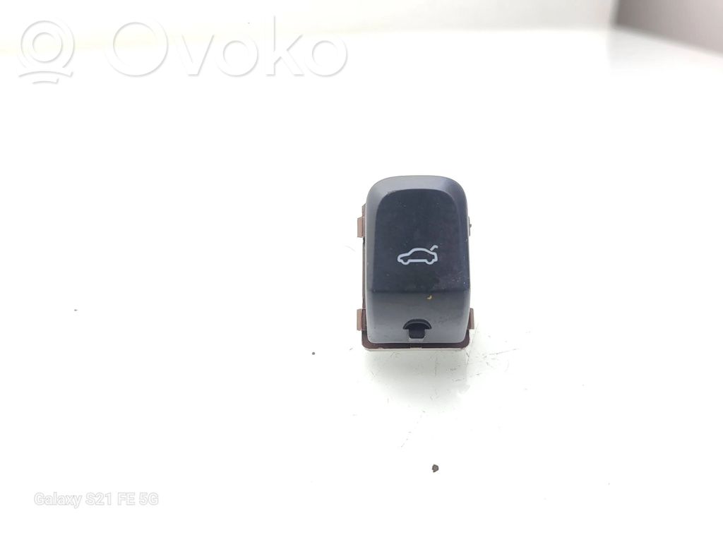 Audi A4 S4 B8 8K Tailgate opening switch 