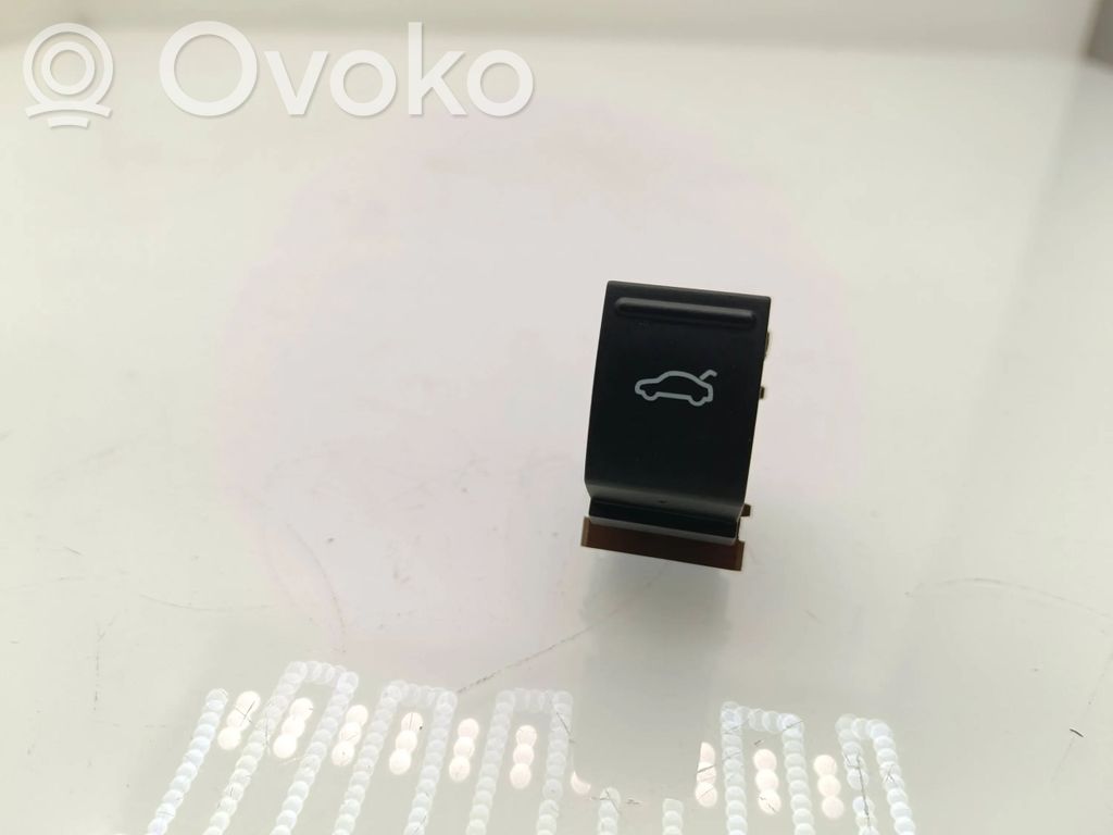 Volkswagen PASSAT B7 Tailgate opening switch 