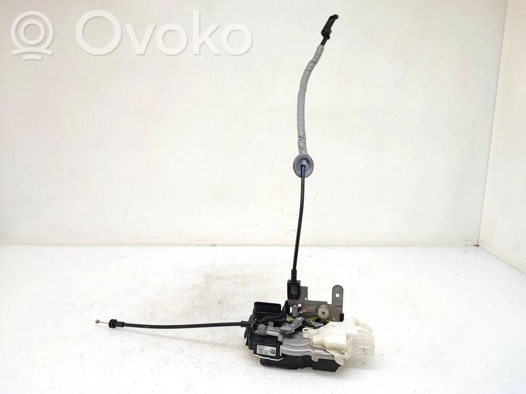 Volvo V40 Priekšpusē slēdzene 