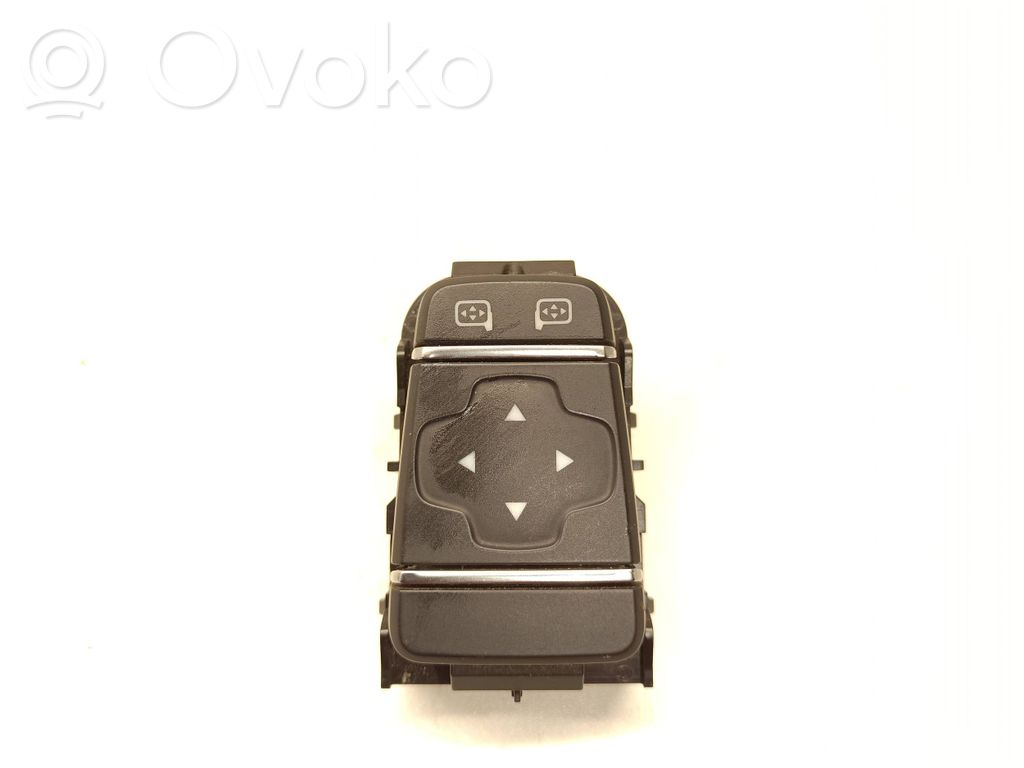 Renault Clio IV Wing mirror switch 