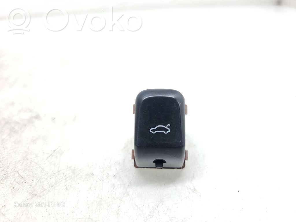 Audi A4 S4 B8 8K Tailgate opening switch 