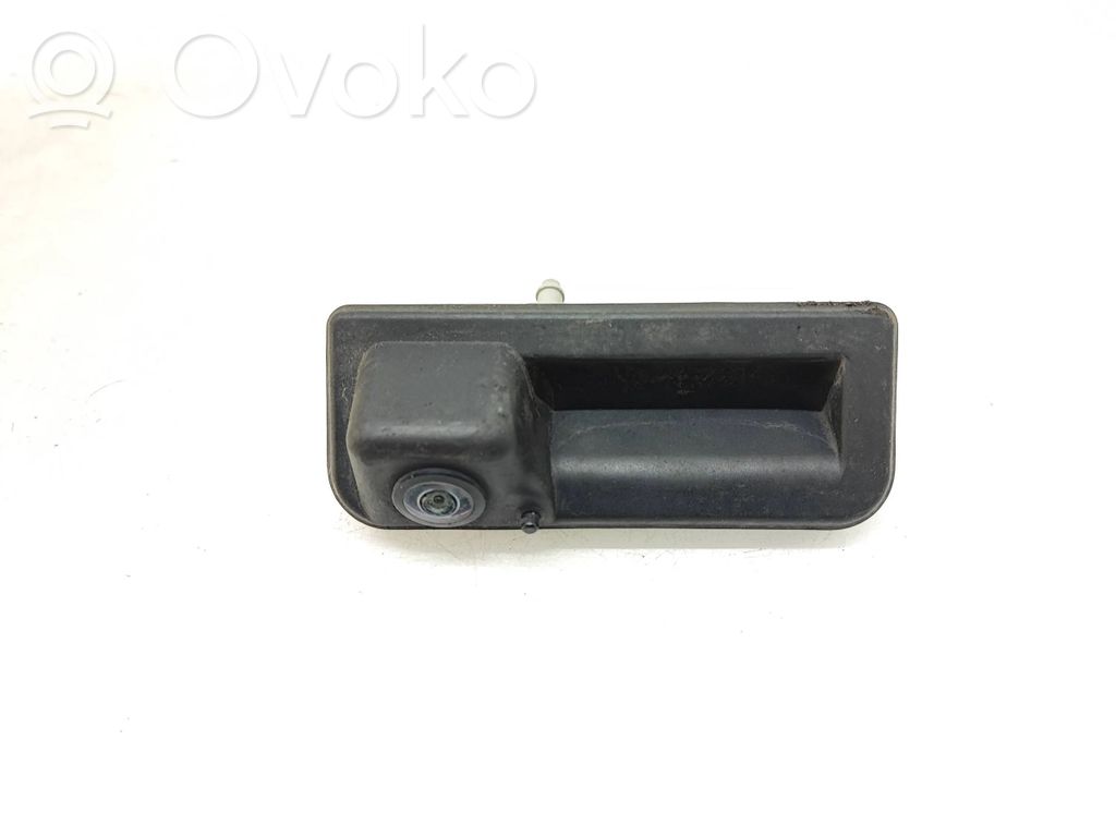 Volkswagen Touareg III Tailgate handle with camera 