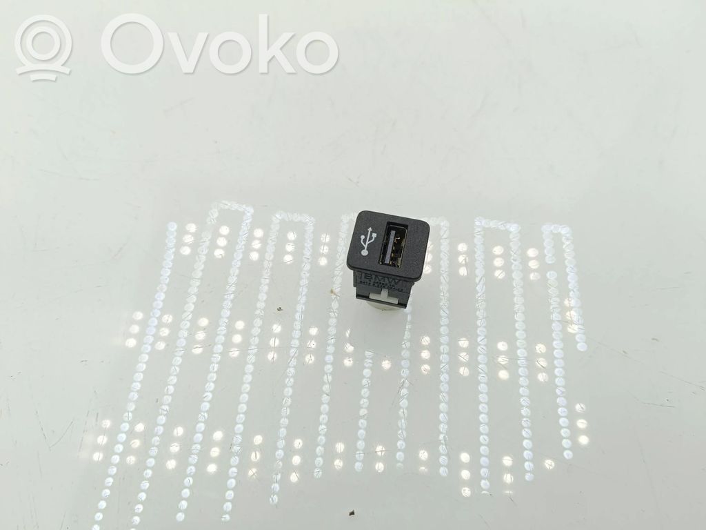 BMW X4 G02 USB socket connector 