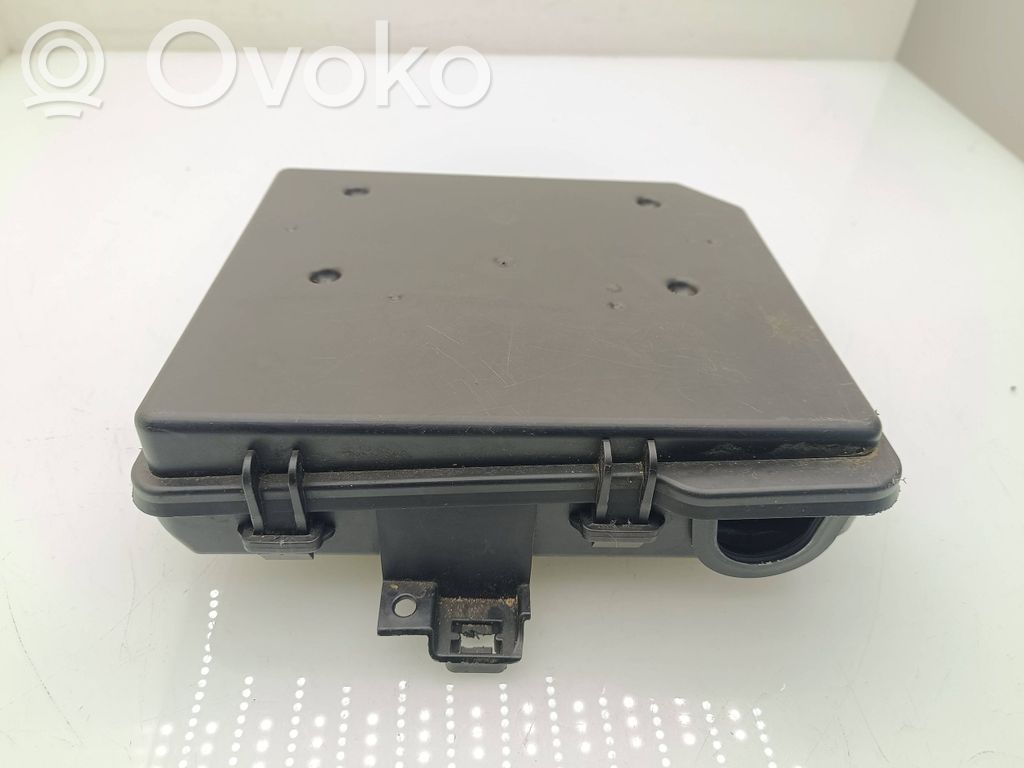 Audi Q7 4L Fuse box cover 