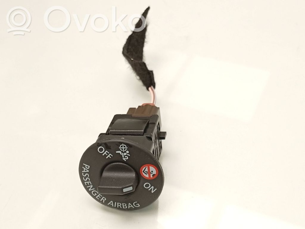 Renault Zoe Passenger airbag on/off switch 