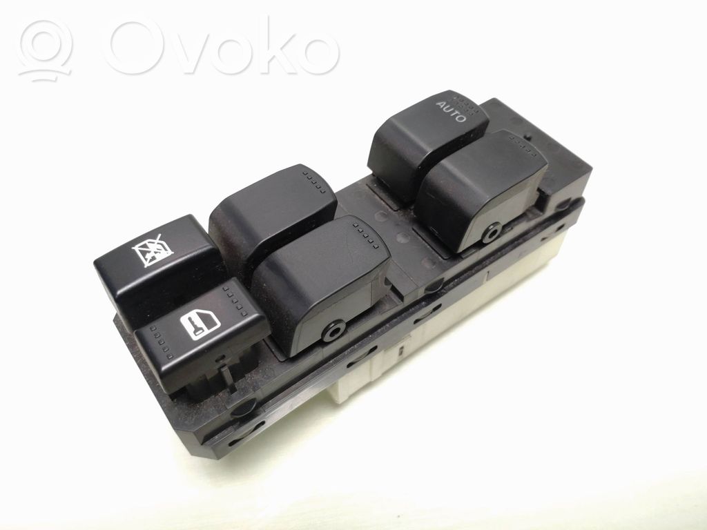 Suzuki Grand Vitara II Electric window control switch 