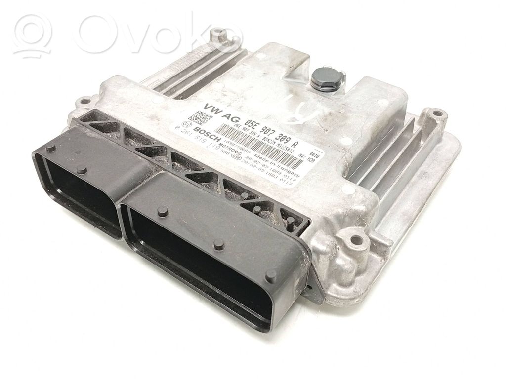 Volkswagen Golf VII Engine control unit/module 