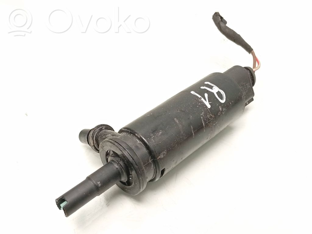 Volkswagen Golf VII Windscreen/windshield washer pump 