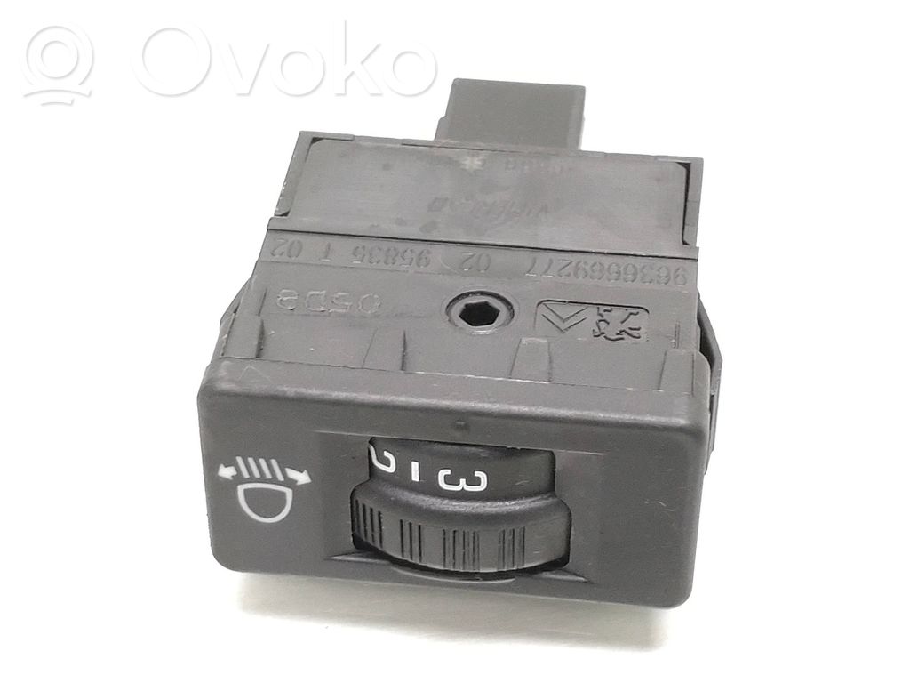 Peugeot 308 Headlight level height control switch 