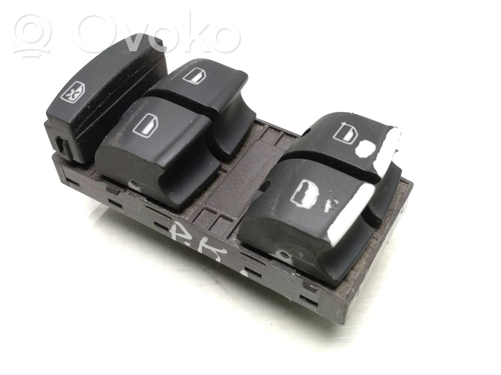 Audi A3 S3 8P Electric window control switch 