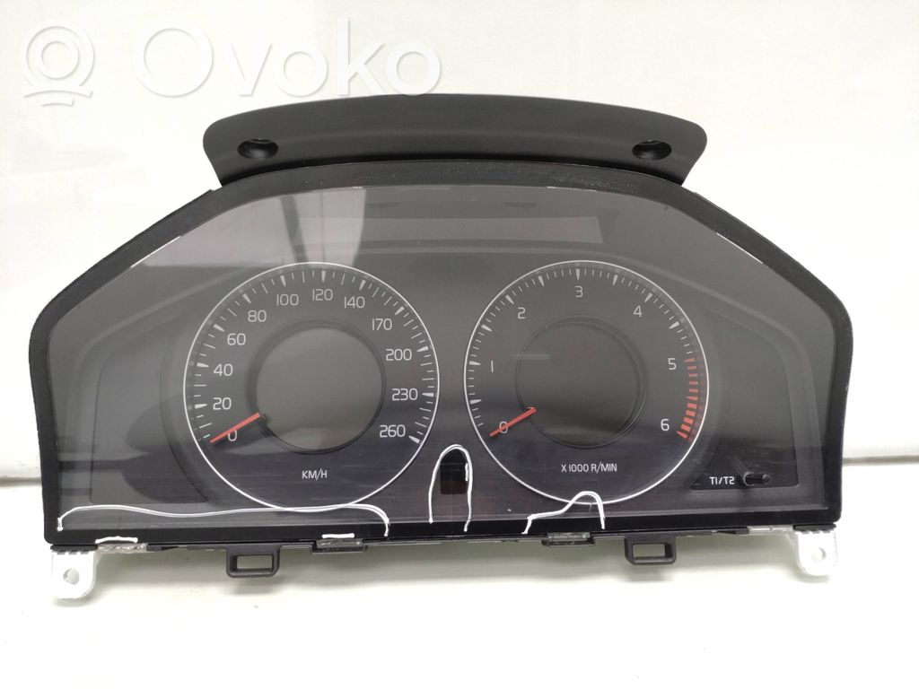 Volvo V70 Speedometer (instrument cluster) 
