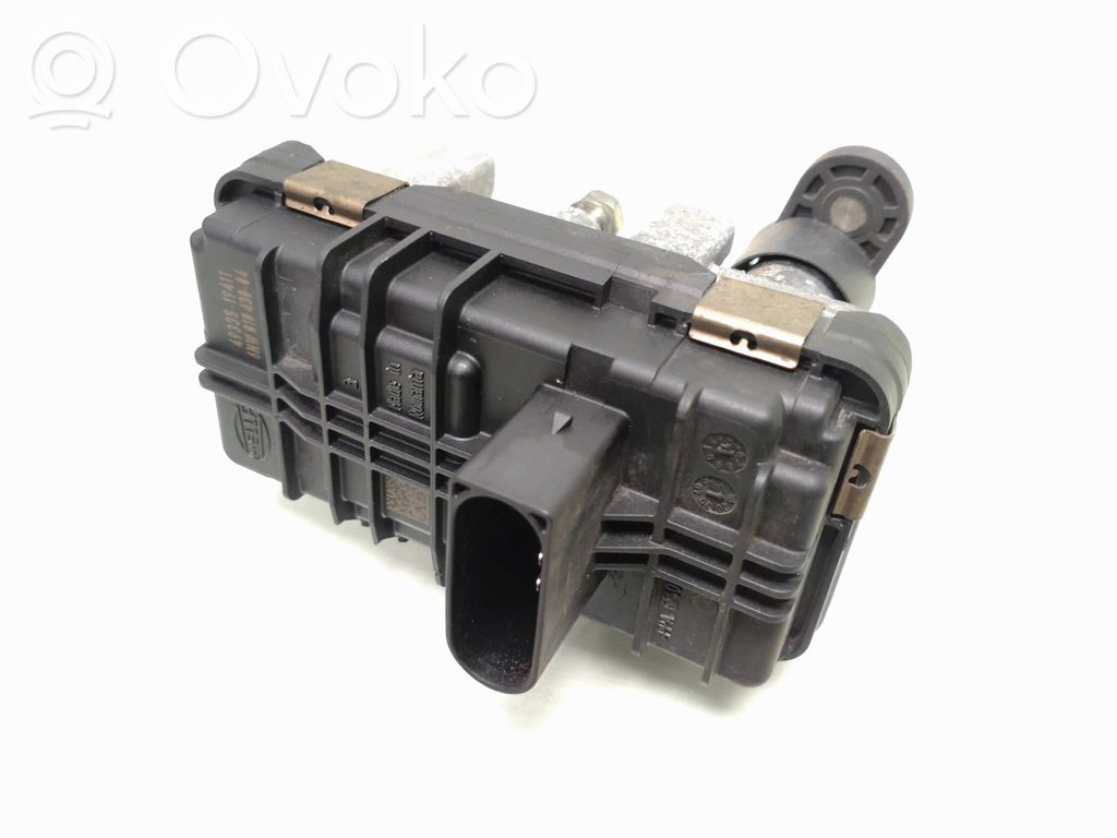 BMW 5 F10 F11 Turbinos elektrinis valdymo aktuatorius 