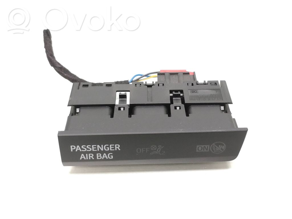 Seat Leon (5F) Passenger airbag on/off switch 