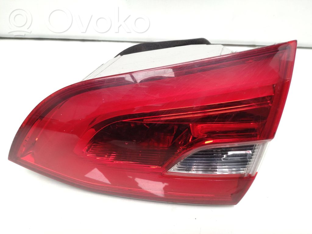 Peugeot 308 Lampy tylnej klapy bagażnika 