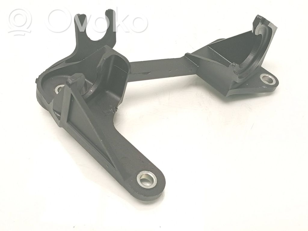 Volvo V40 Gear shift cable bracket 