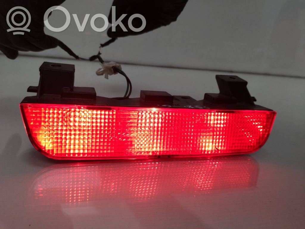 Mitsubishi Pajero Third/center stoplight 