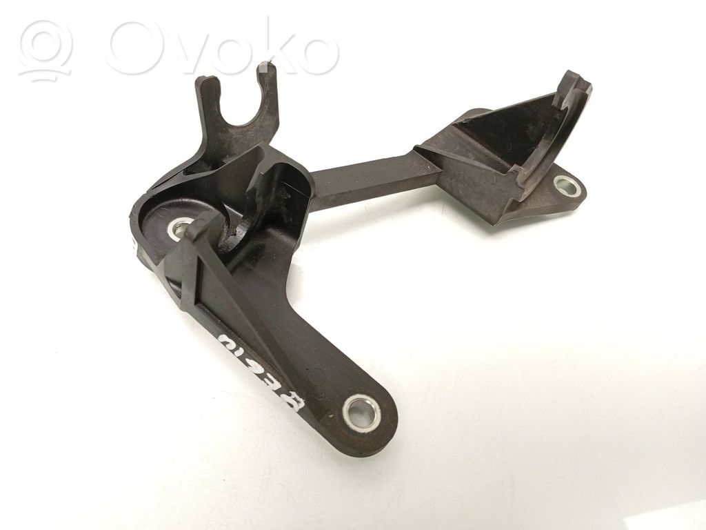 Volvo V60 Gear shift cable bracket 