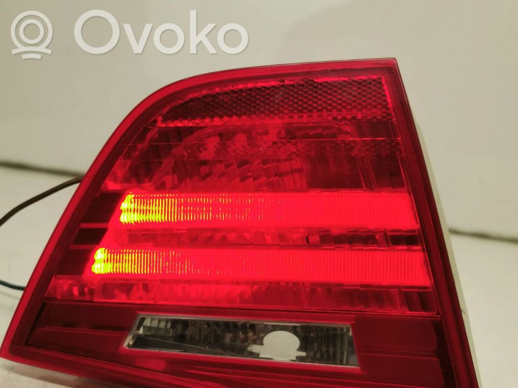 BMW 3 E90 E91 Aizmugurējais lukturis pārsegā 