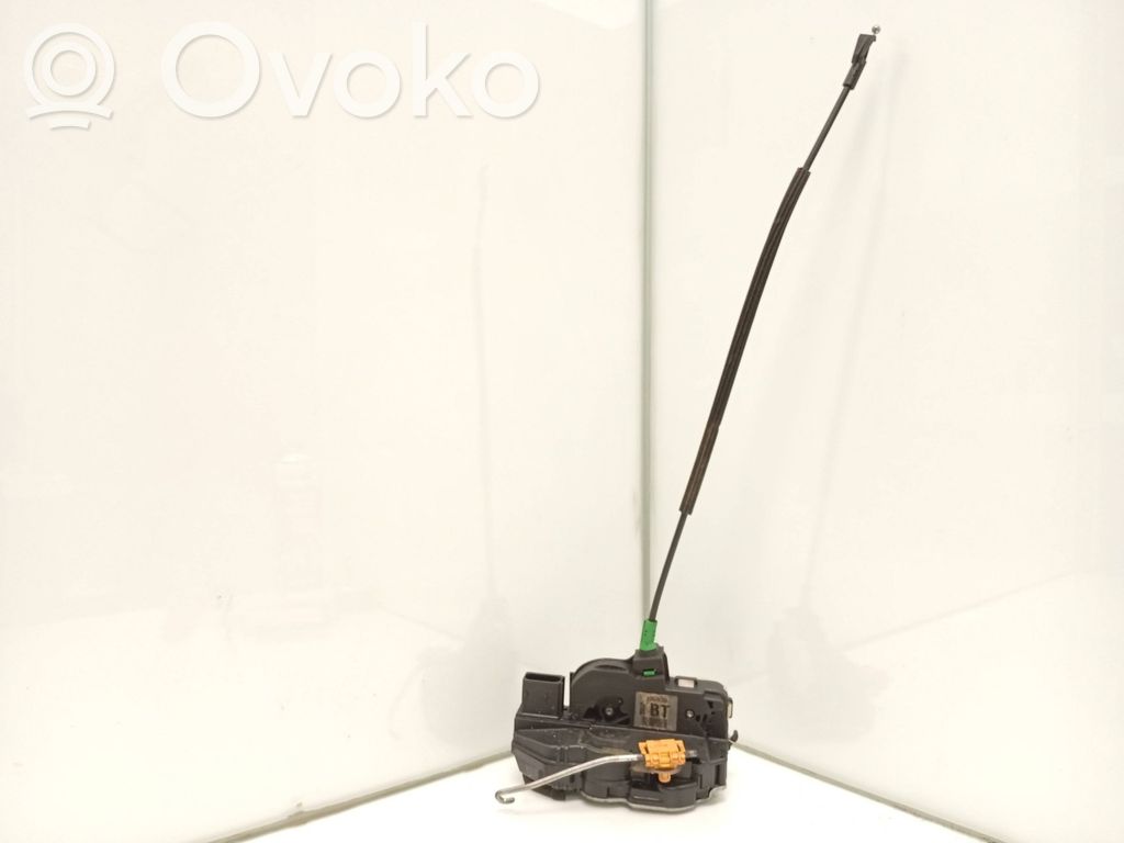 Opel Insignia A Front door lock 
