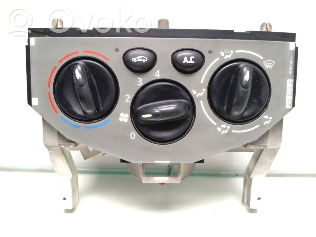 Opel Vivaro Climate control unit 