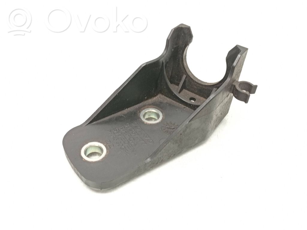 Volvo V40 Suport cablu schimbător viteze 