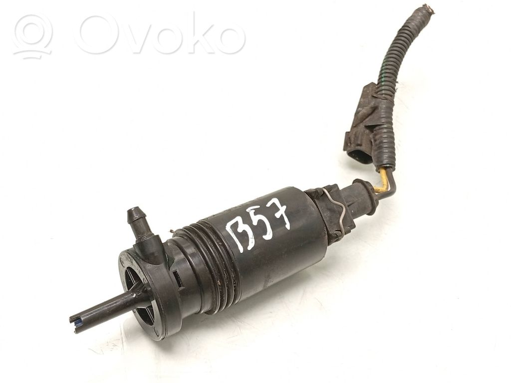 Volvo XC90 Windscreen/windshield washer pump 