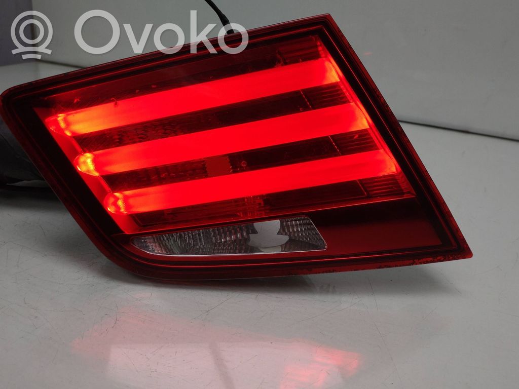 BMW 3 F30 F35 F31 Galinis žibintas dangtyje 