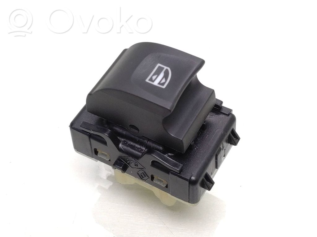 Renault Captur Electric window control switch 