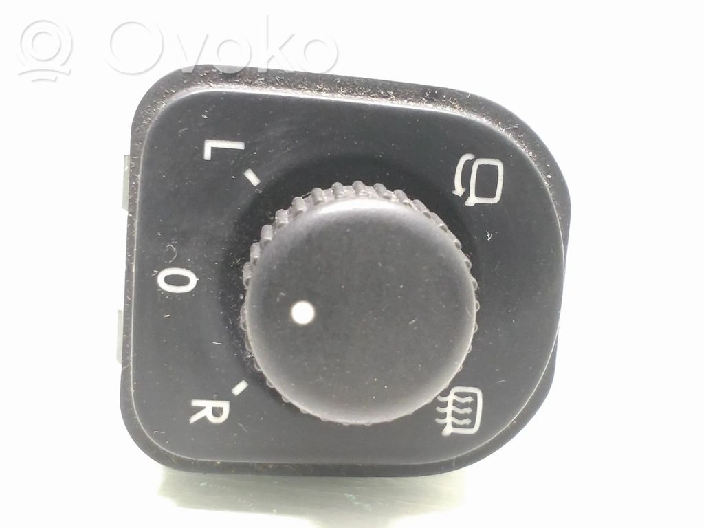 Volkswagen Tiguan Wing mirror switch 