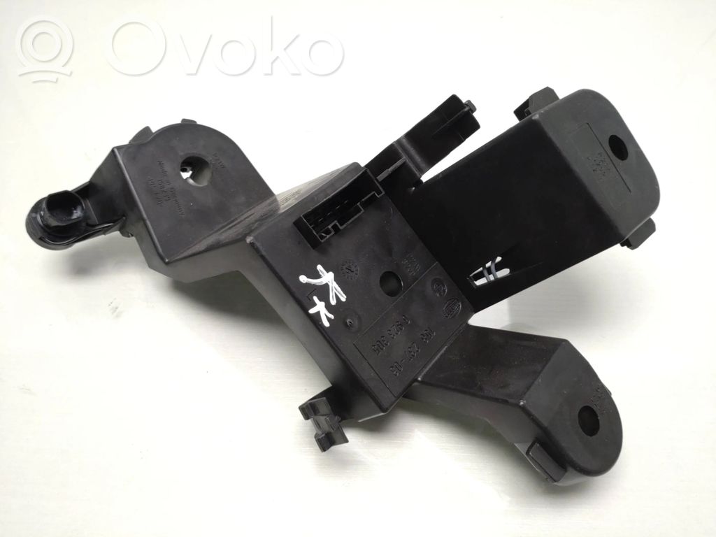 BMW 5 E60 E61 Tail light bulb cover holder 