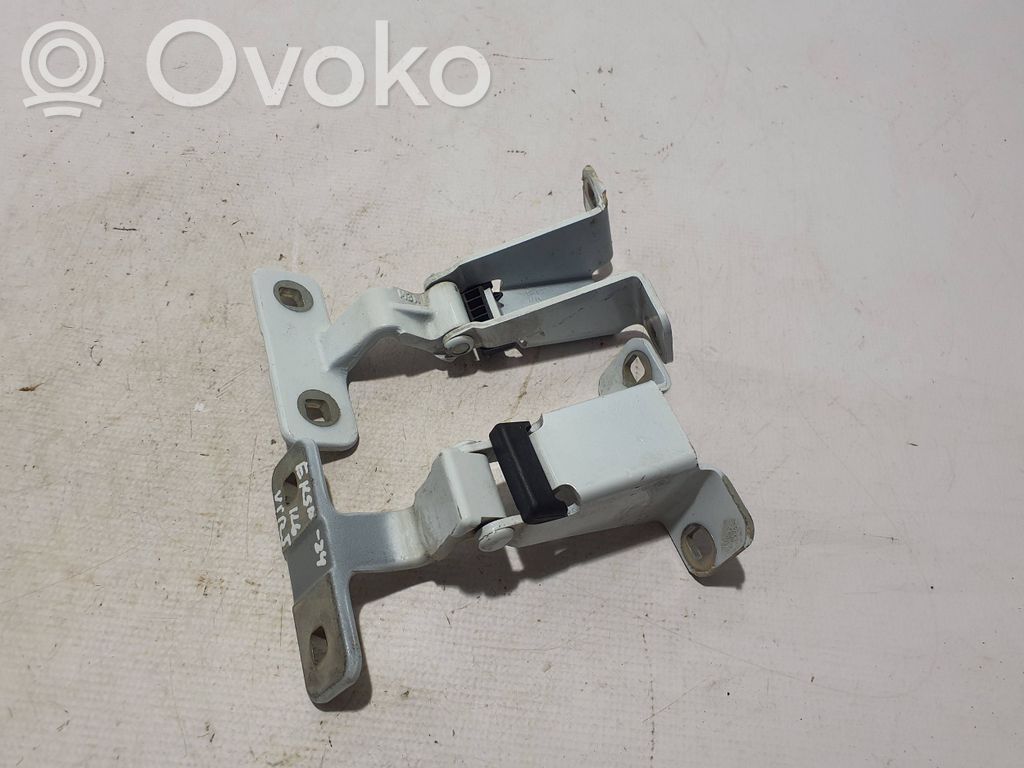 Loading door upper hinge   904000869R