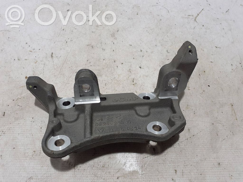 Peugeot 208 II Engine mounting bracket 