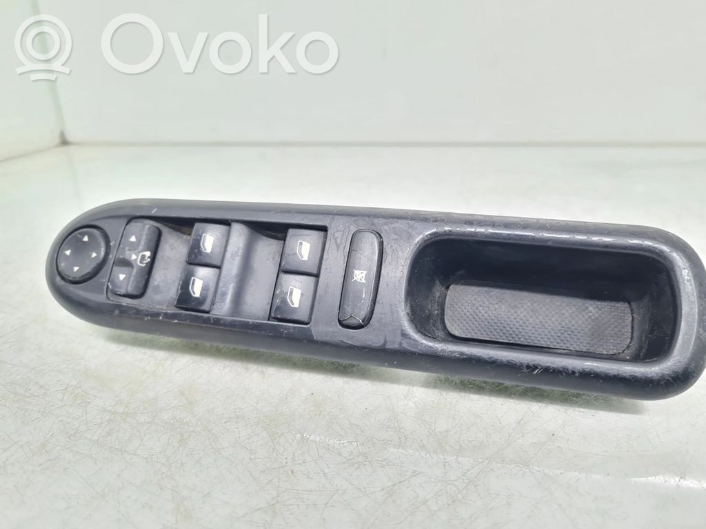 Peugeot 407 Electric window control switch 