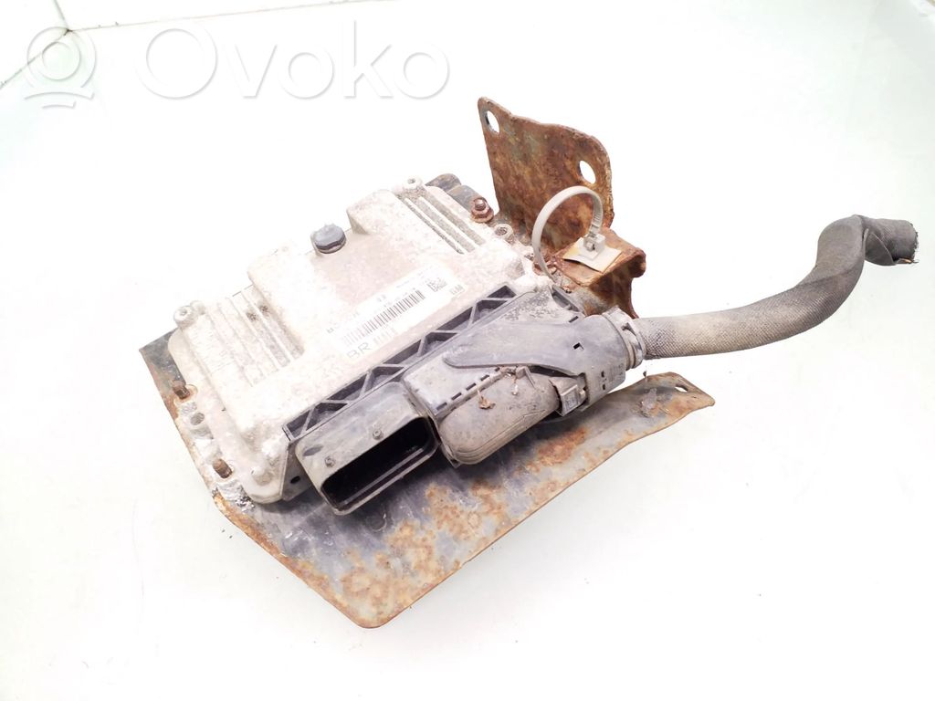 Opel Zafira B Engine control unit/module 