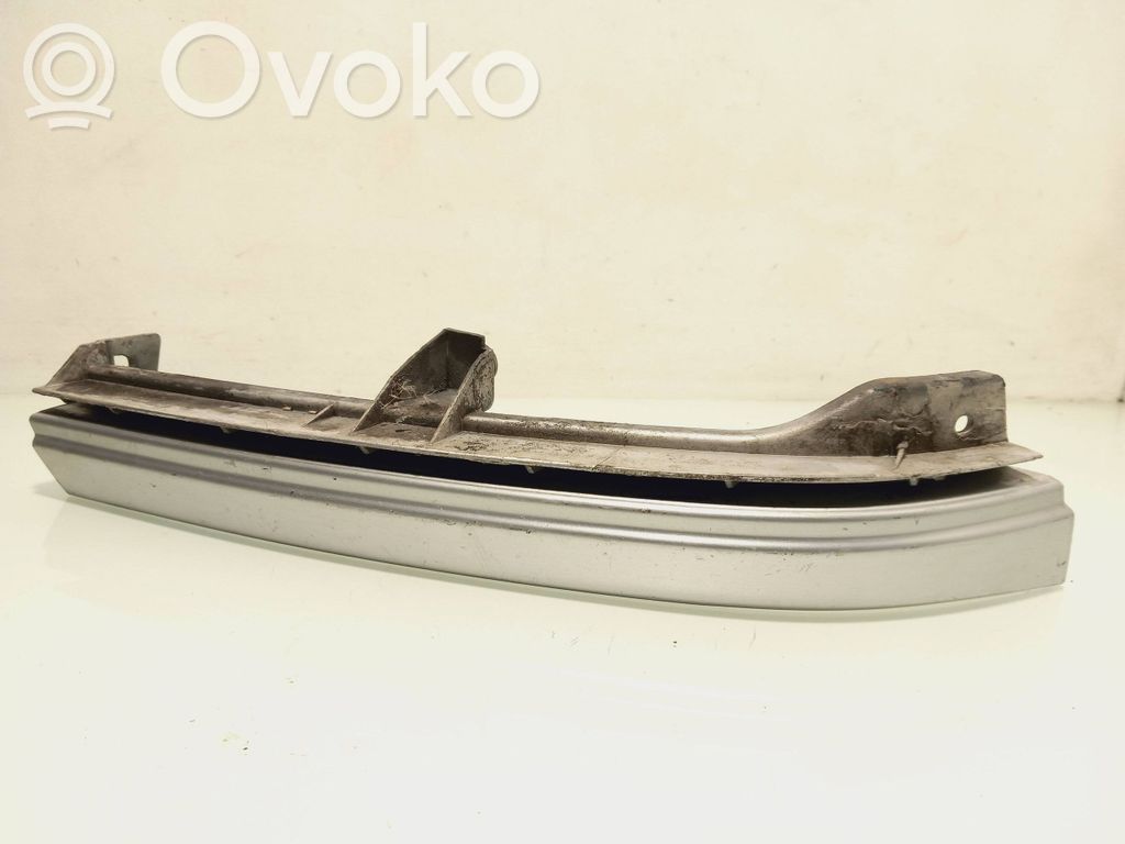 Listwa pod lampę przednią   90580652
